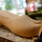 La fabrication des sabots de bois