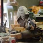 La fabrication des sabots de bois