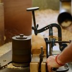 La fabrication des sabots de bois